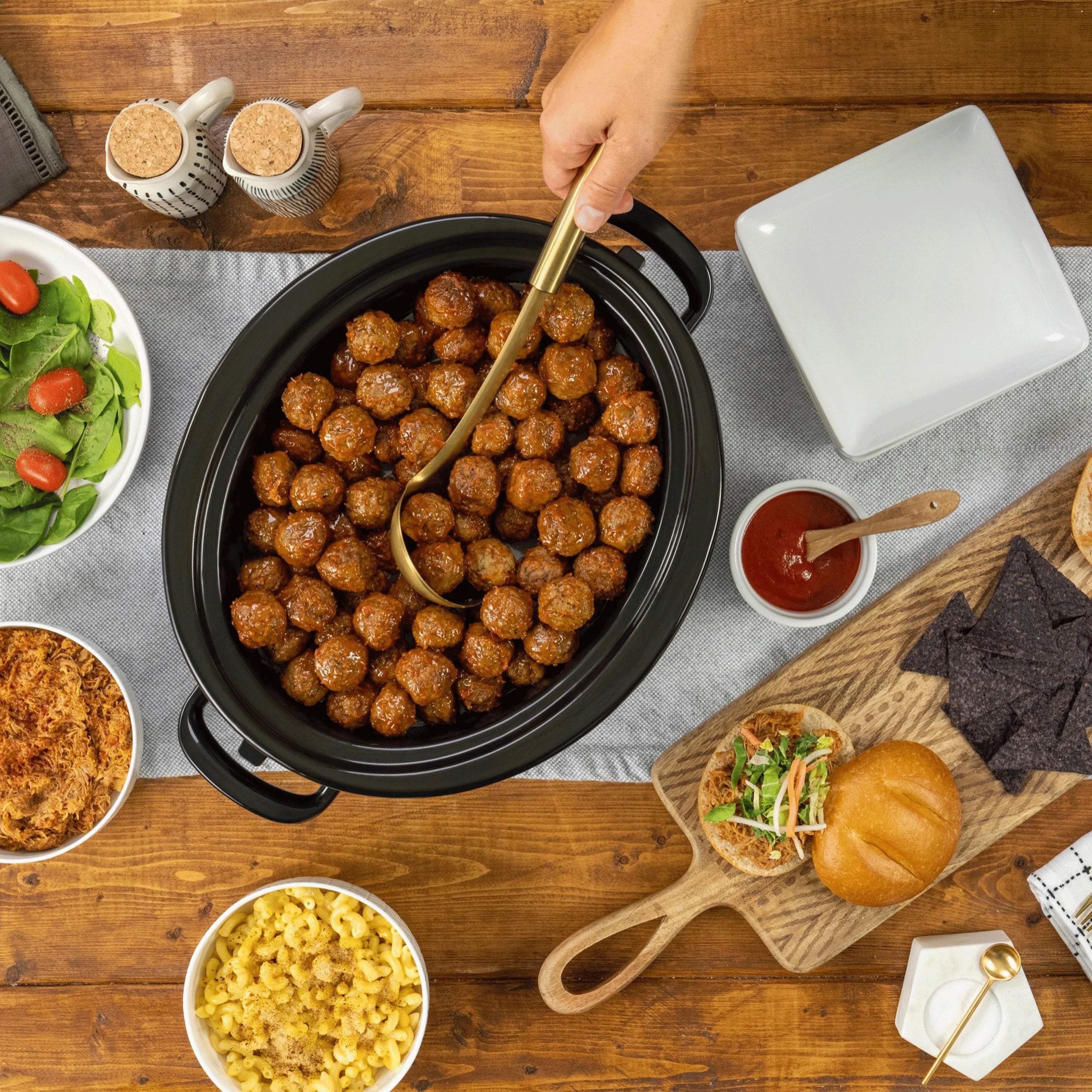 One-Touch Control 6-Quart Cook & Carry Slow Cooker, Matte Black