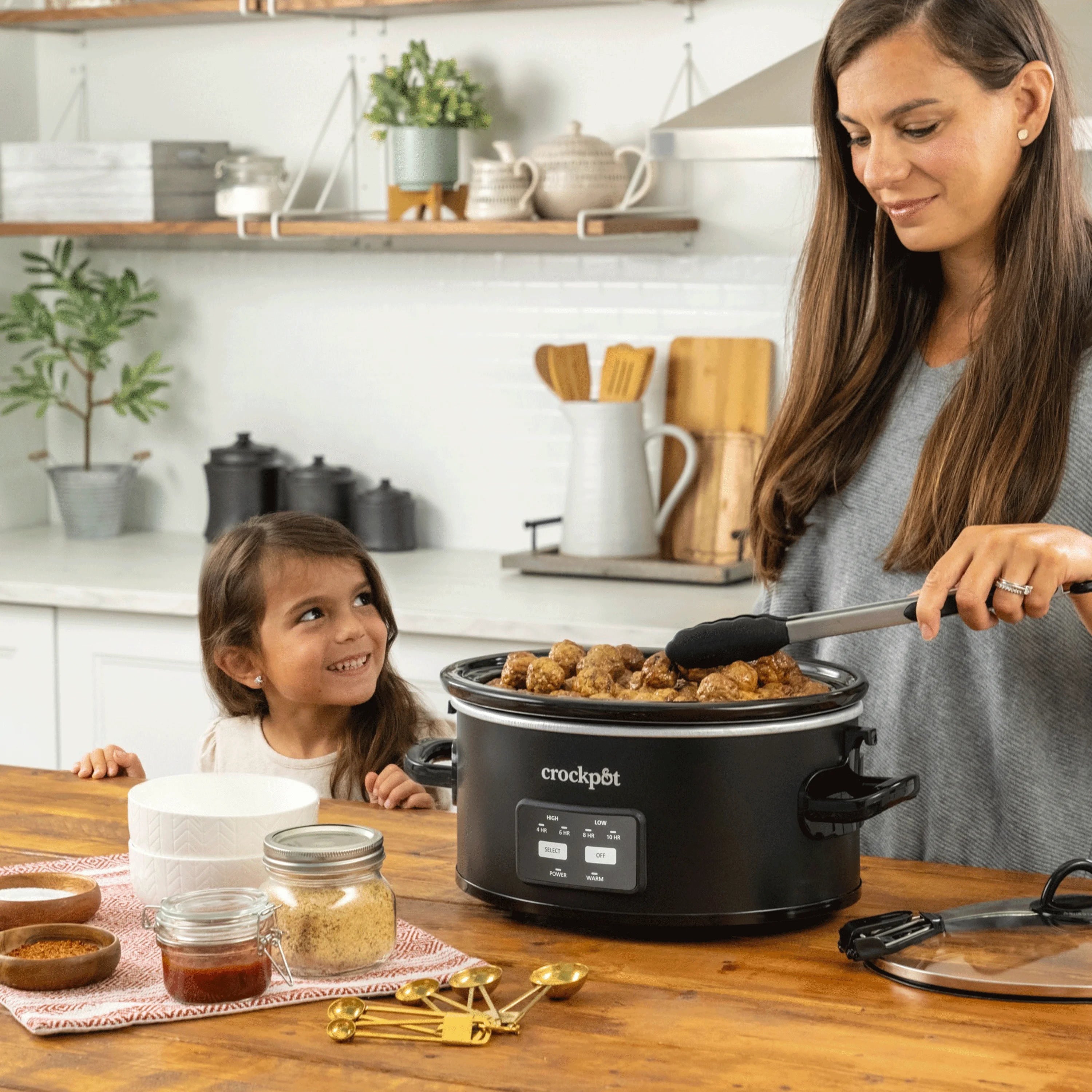 One-Touch Control 6-Quart Cook & Carry Slow Cooker, Matte Black